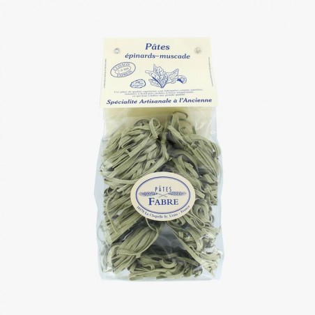 Pasta tagliatelles with spinach-nutmeg